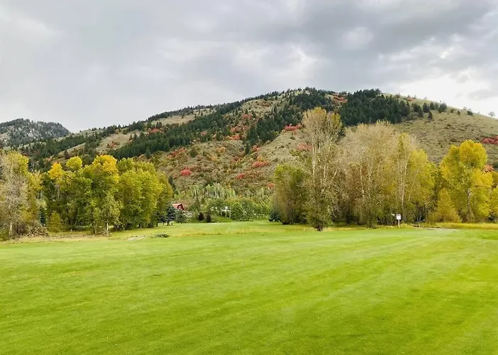 Pickleball Paradise At Star Valley Ranch! Holiday home Thayne